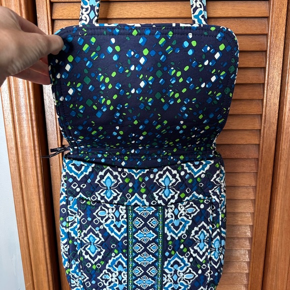 Like new Vera Bradley crossbody bag - Picture 3 of 11